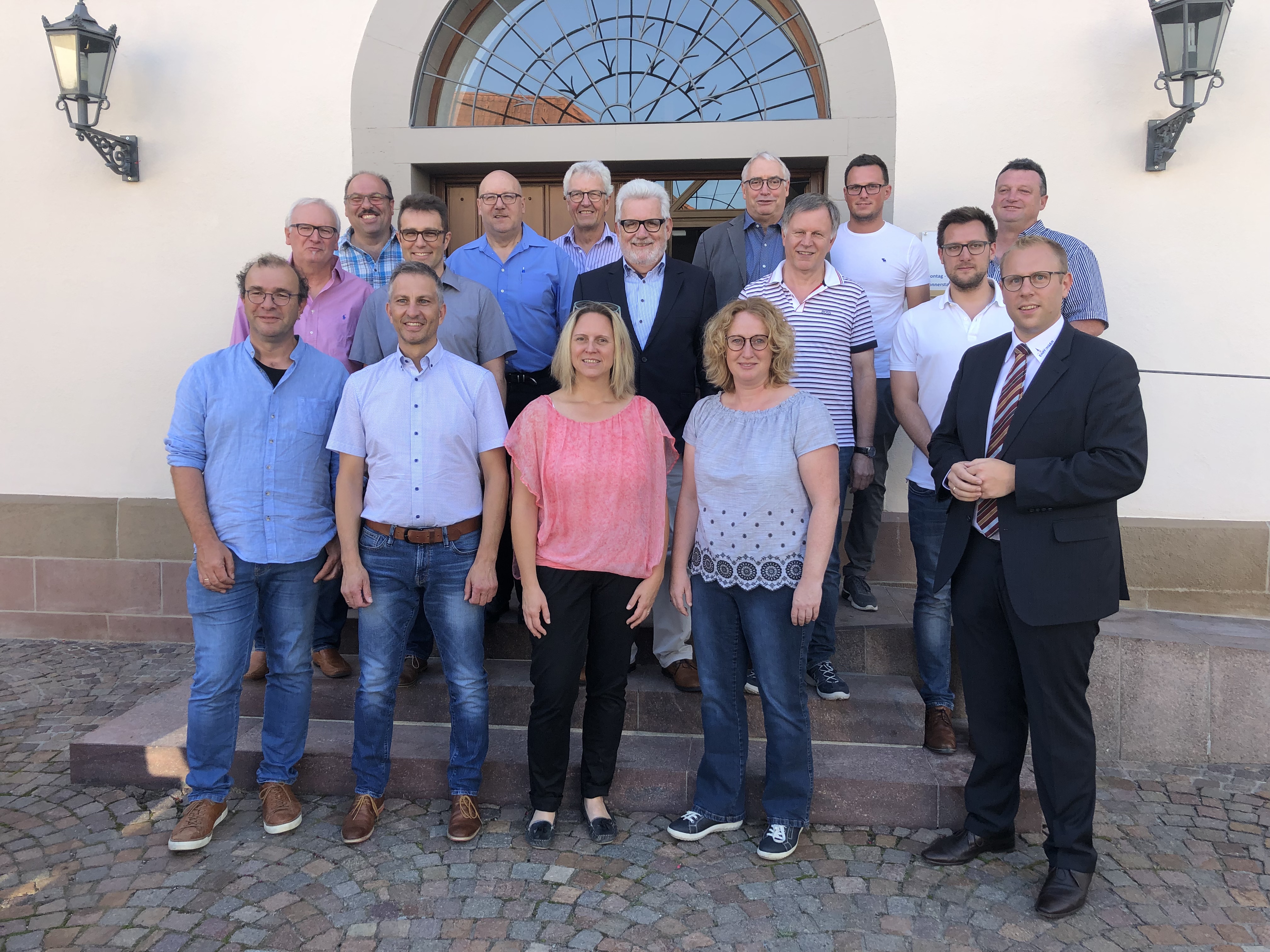  Gruppenfoto aller Mitglieder des Gemeinderats der Gemeinde Empfingen - Bild mit Klick vergrößern 
