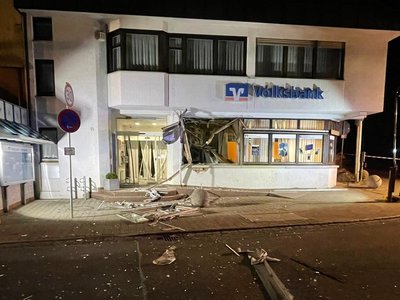 Geldautomat der Volksbank gesprengt