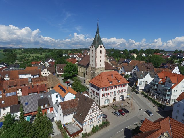 Ansicht des Rathaus und der Kirche St. Georg 