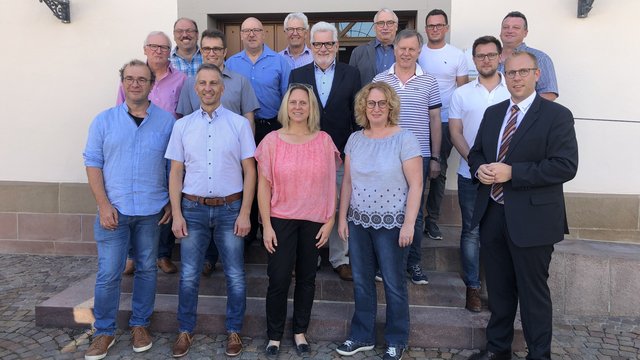 Gruppenfoto aller Mitglieder des Gemeinderats der Gemeinde Empfingen - Bild mit Klick vergrößern